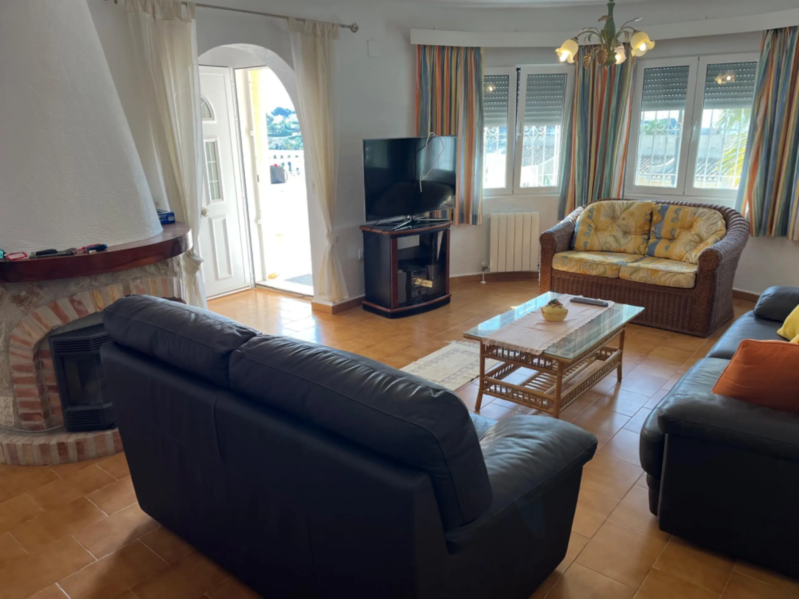 Villa con vistas al mar, piscina privada y apartamento independiente en Benissa