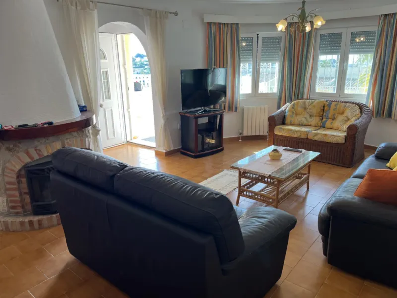 Villa con vistas al mar, piscina privada y apartamento independiente en Benissa