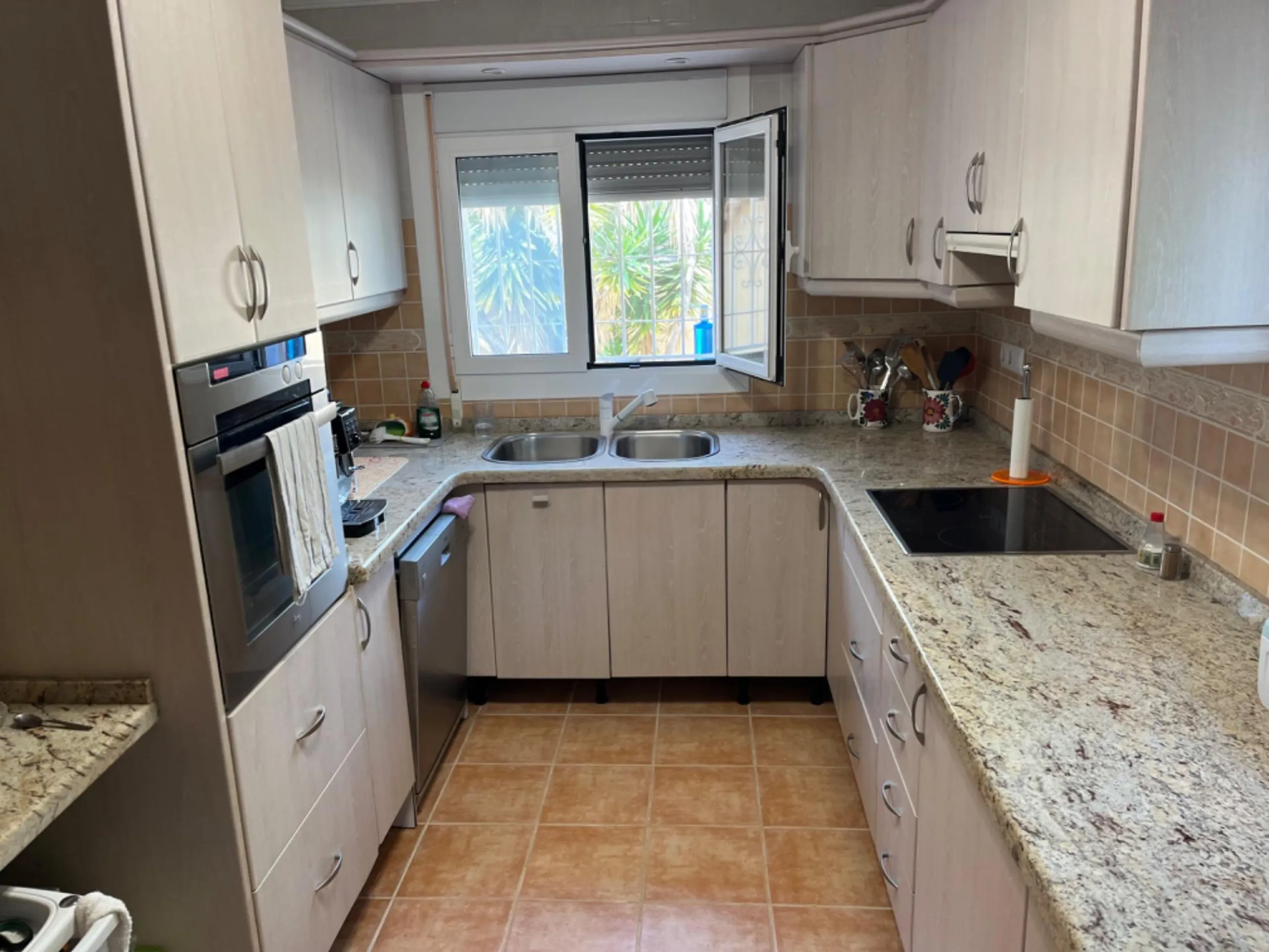 Villa con vistas al mar, piscina privada y apartamento independiente en Benissa
