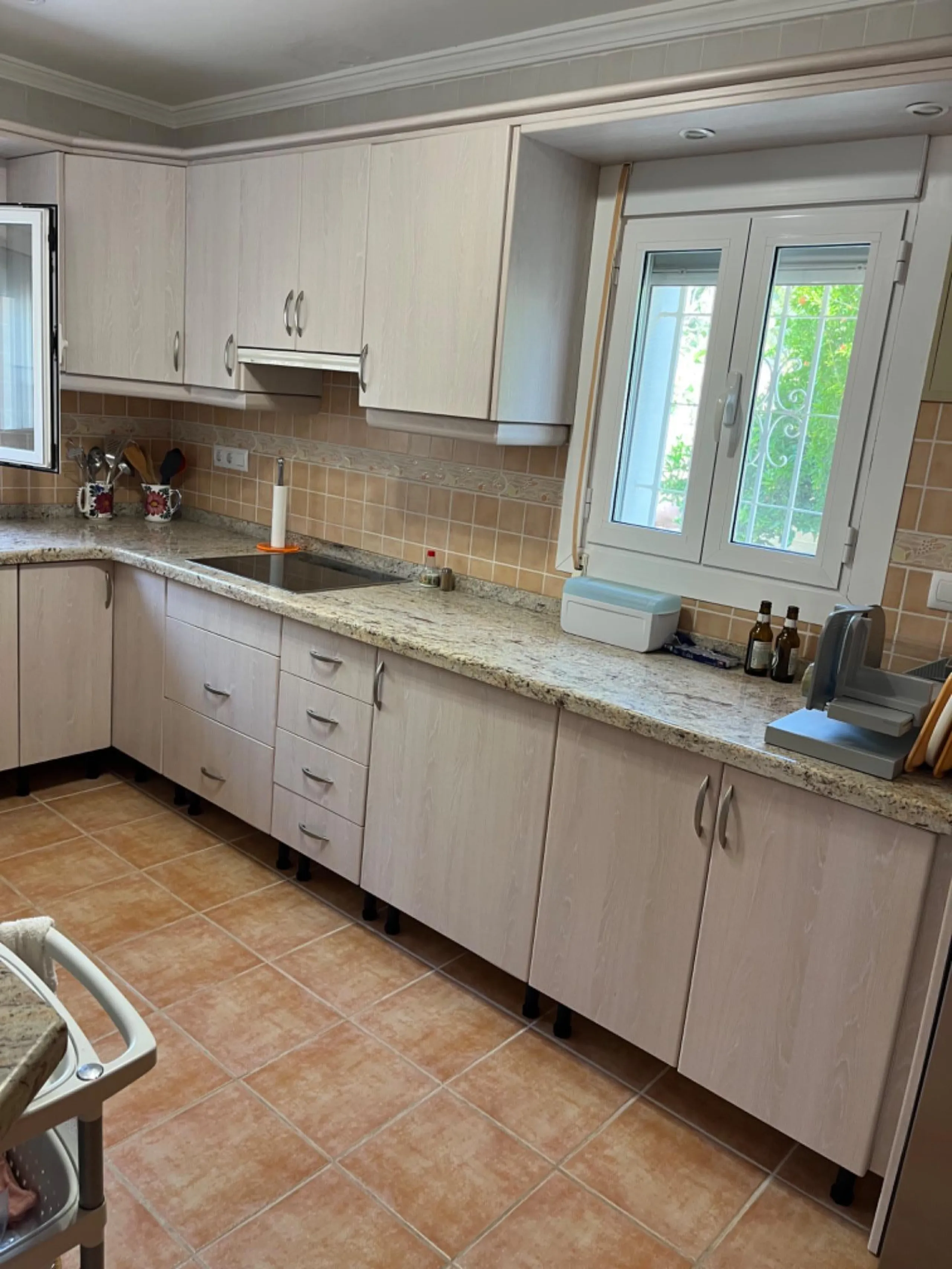 Villa con vistas al mar, piscina privada y apartamento independiente en Benissa