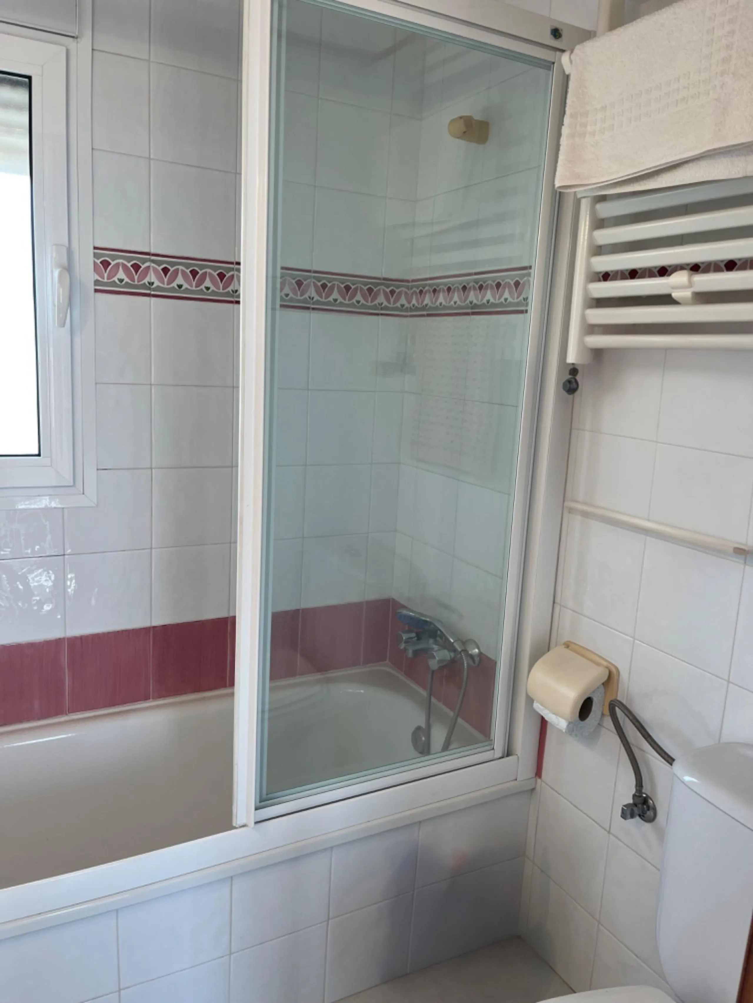 Villa con vistas al mar, piscina privada y apartamento independiente en Benissa