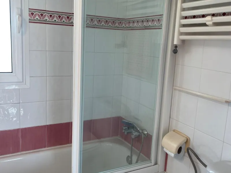 Villa con vistas al mar, piscina privada y apartamento independiente en Benissa