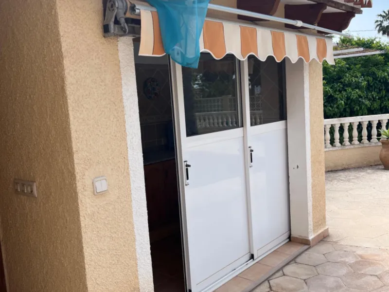 Villa con vistas al mar, piscina privada y apartamento independiente en Benissa