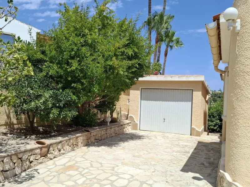 Villa con vistas al mar, piscina privada y apartamento independiente en Benissa