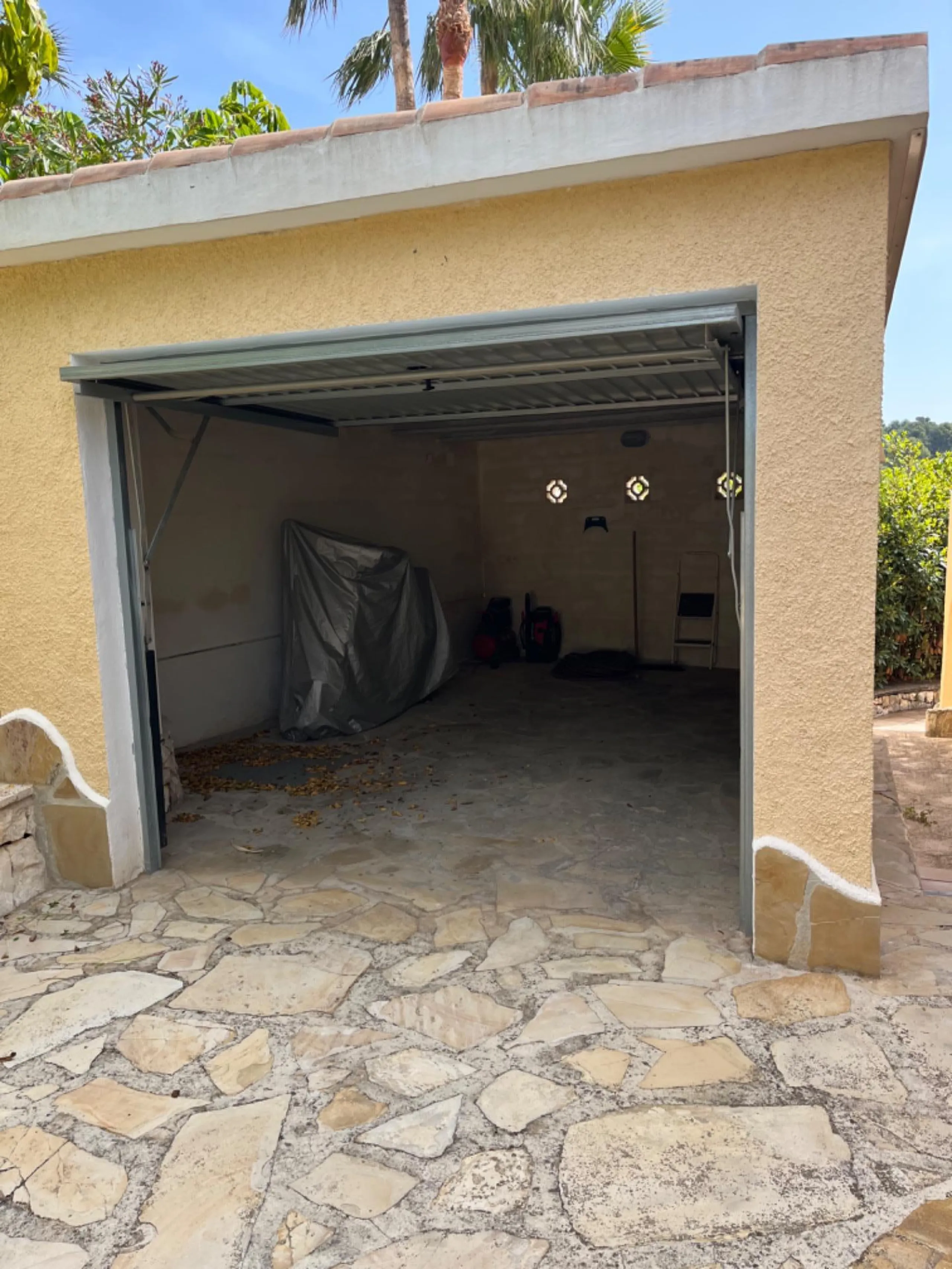 Villa con vistas al mar, piscina privada y apartamento independiente en Benissa
