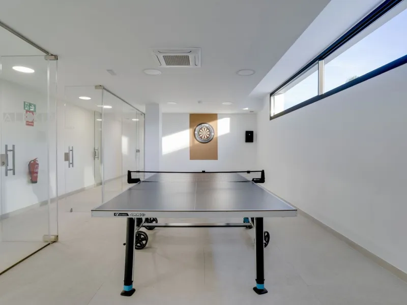 Modernes Apartment mit 3 Schlafzimmern und außergewöhnlicher privater Terrasse mit 85 m² – Las Mesas, Estepona