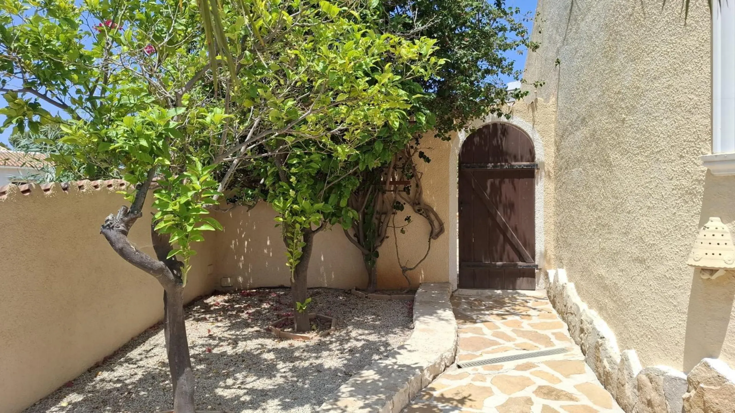 Villa con vistas al mar, piscina privada y apartamento independiente en Benissa