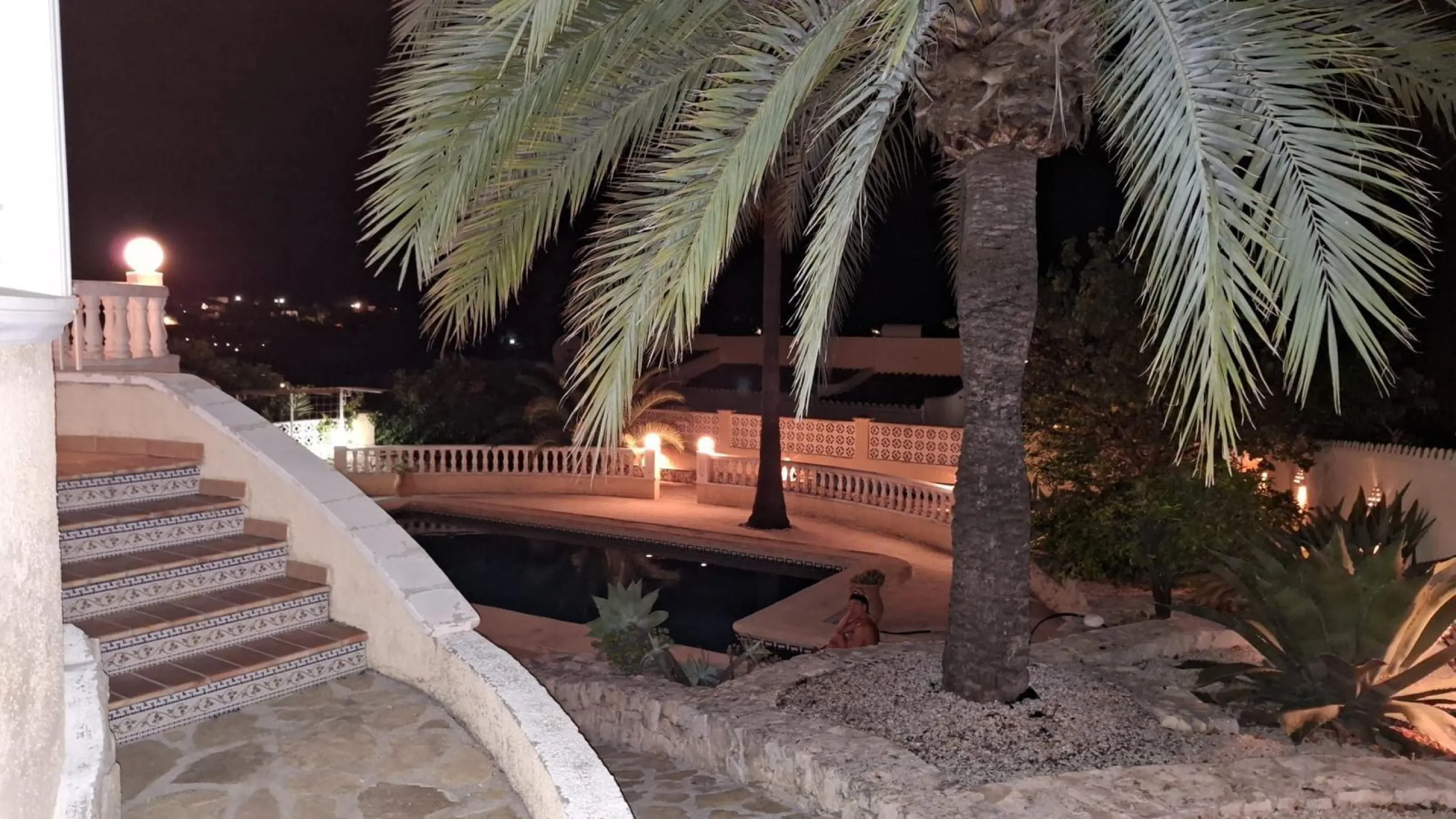 Villa con vistas al mar, piscina privada y apartamento independiente en Benissa