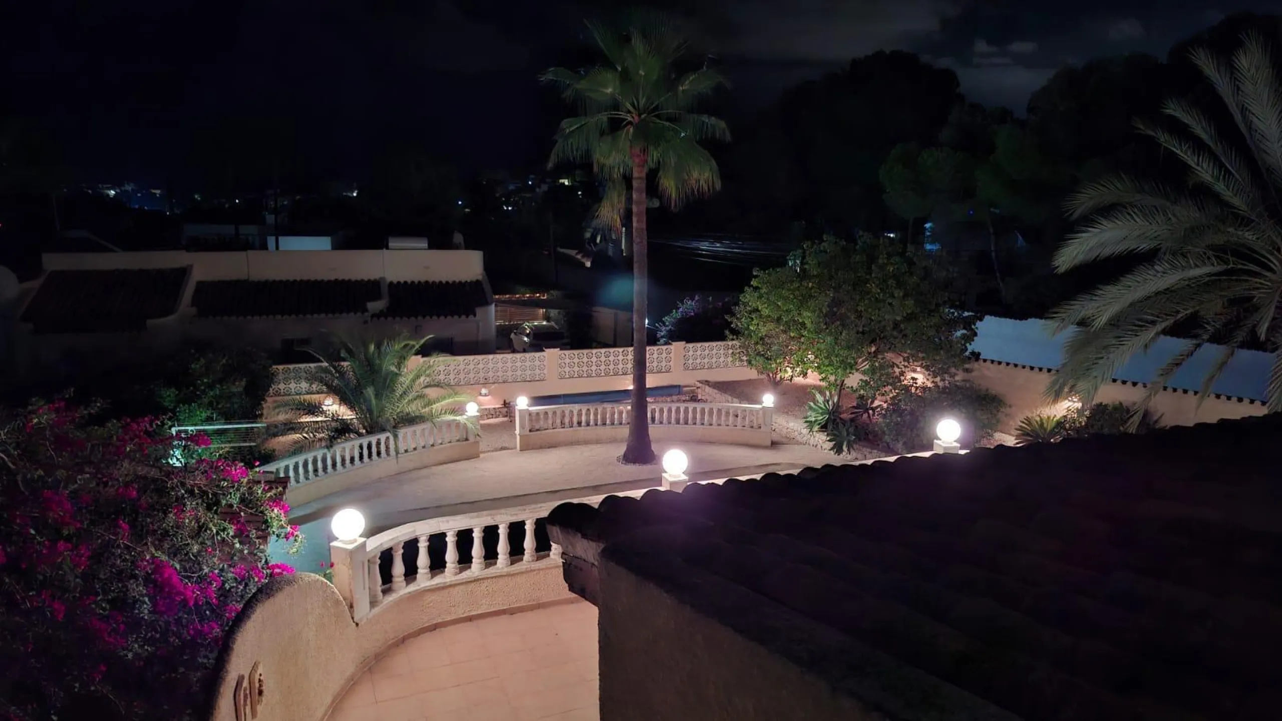 Villa con vistas al mar, piscina privada y apartamento independiente en Benissa