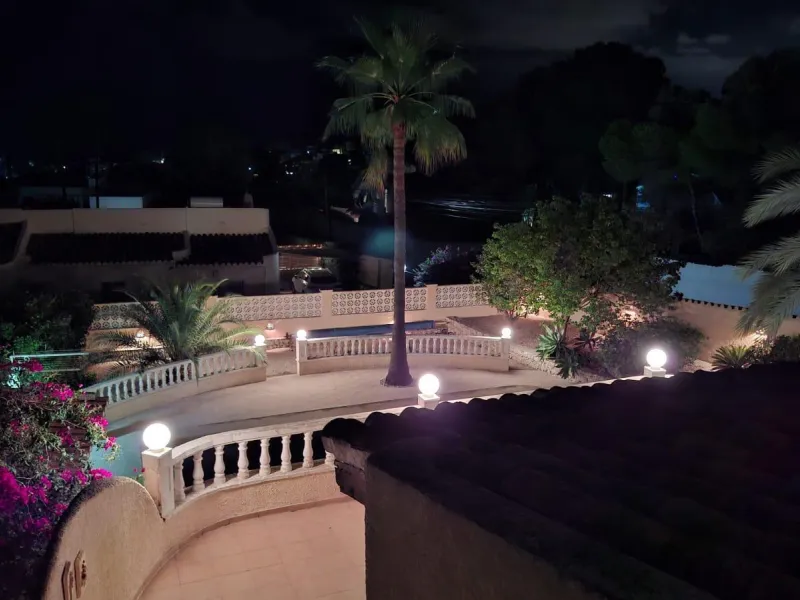 Villa con vistas al mar, piscina privada y apartamento independiente en Benissa