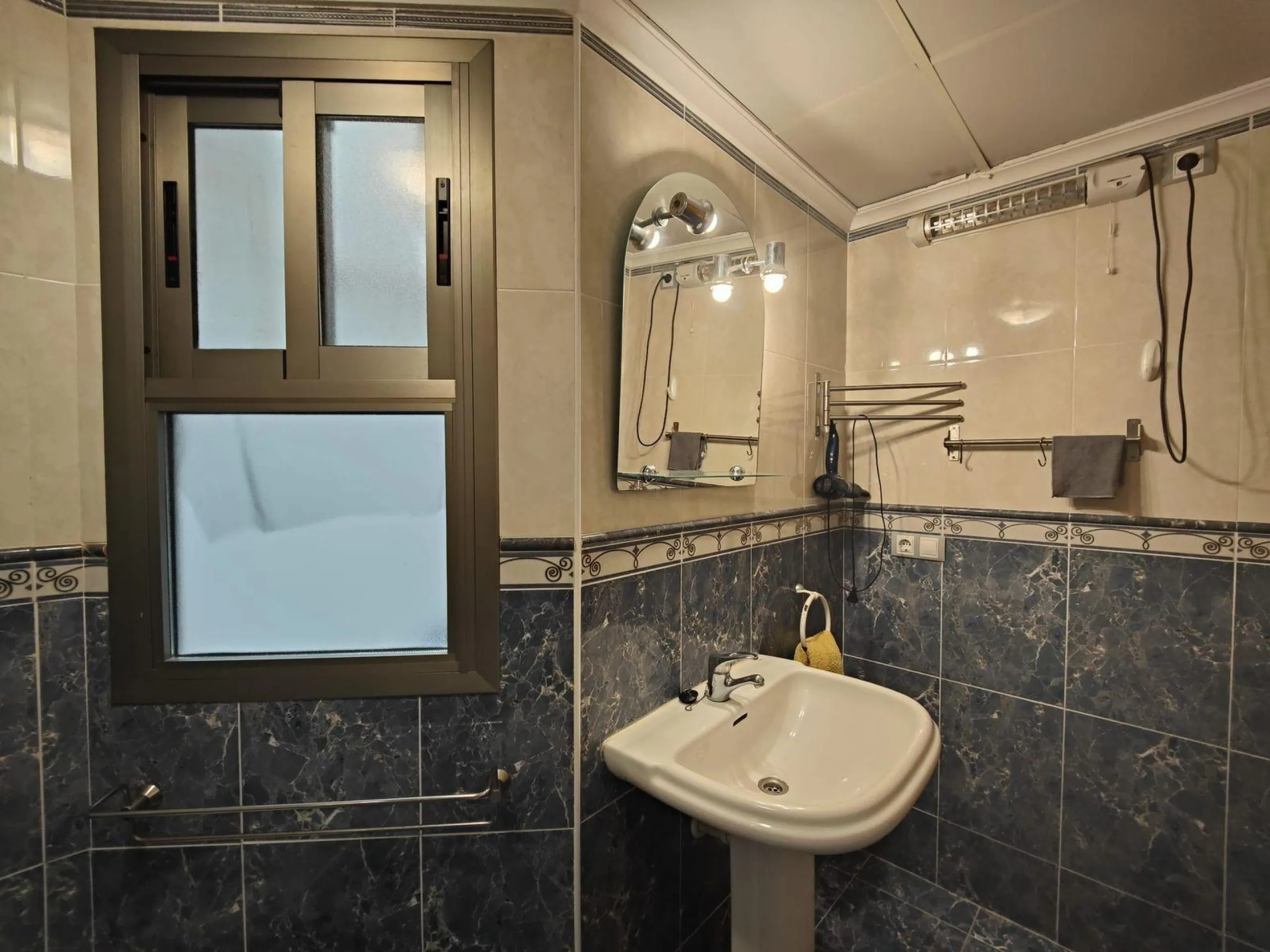 Apartamento Luminoso y Espacioso en La Mata, Torrevieja - ¡A solo 50 metros del Mar!