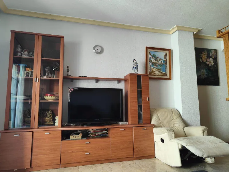 Apartamento Luminoso y Espacioso en La Mata, Torrevieja - ¡A solo 50 metros del Mar!