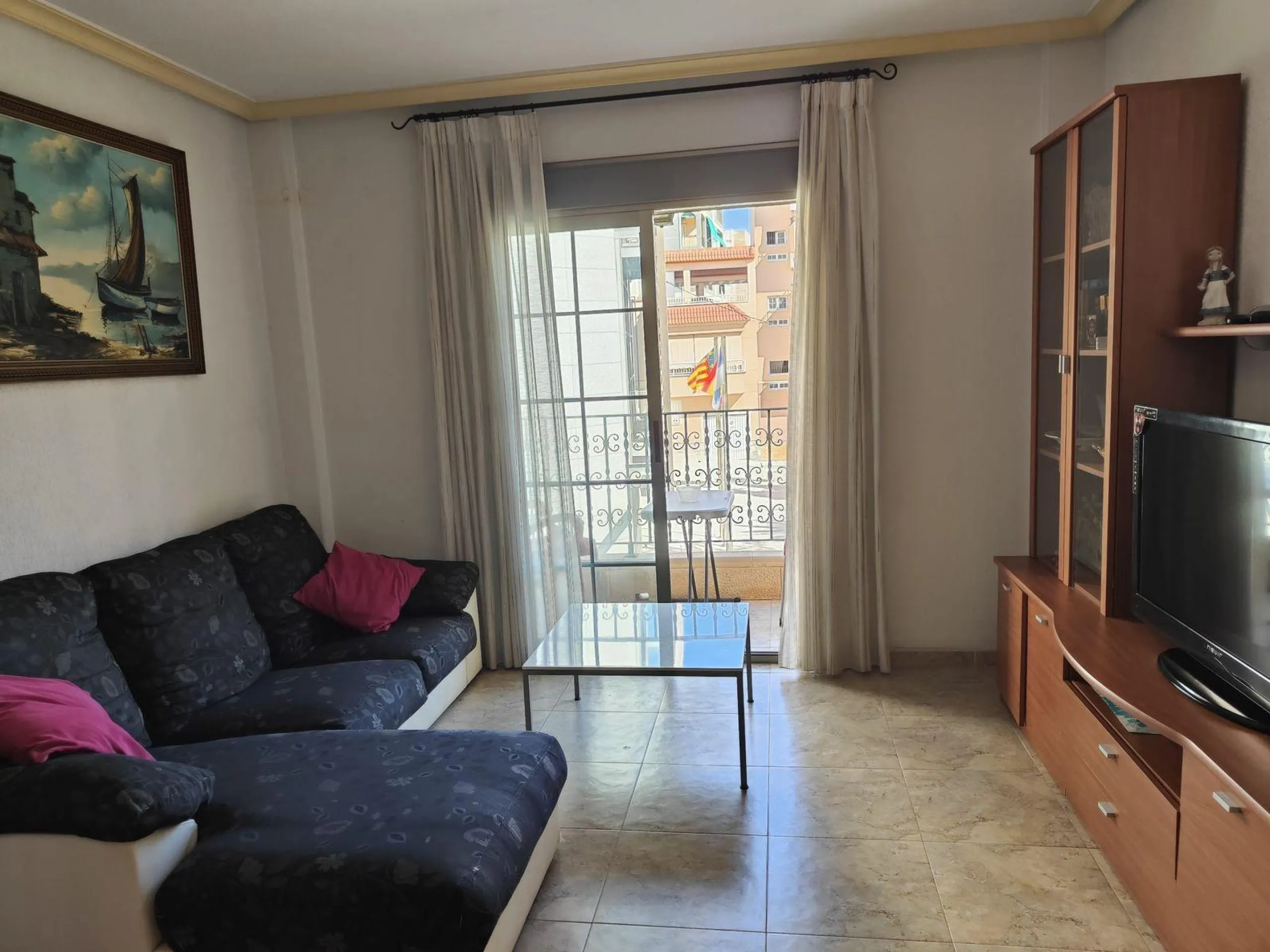Apartamento Luminoso y Espacioso en La Mata, Torrevieja - ¡A solo 50 metros del Mar!