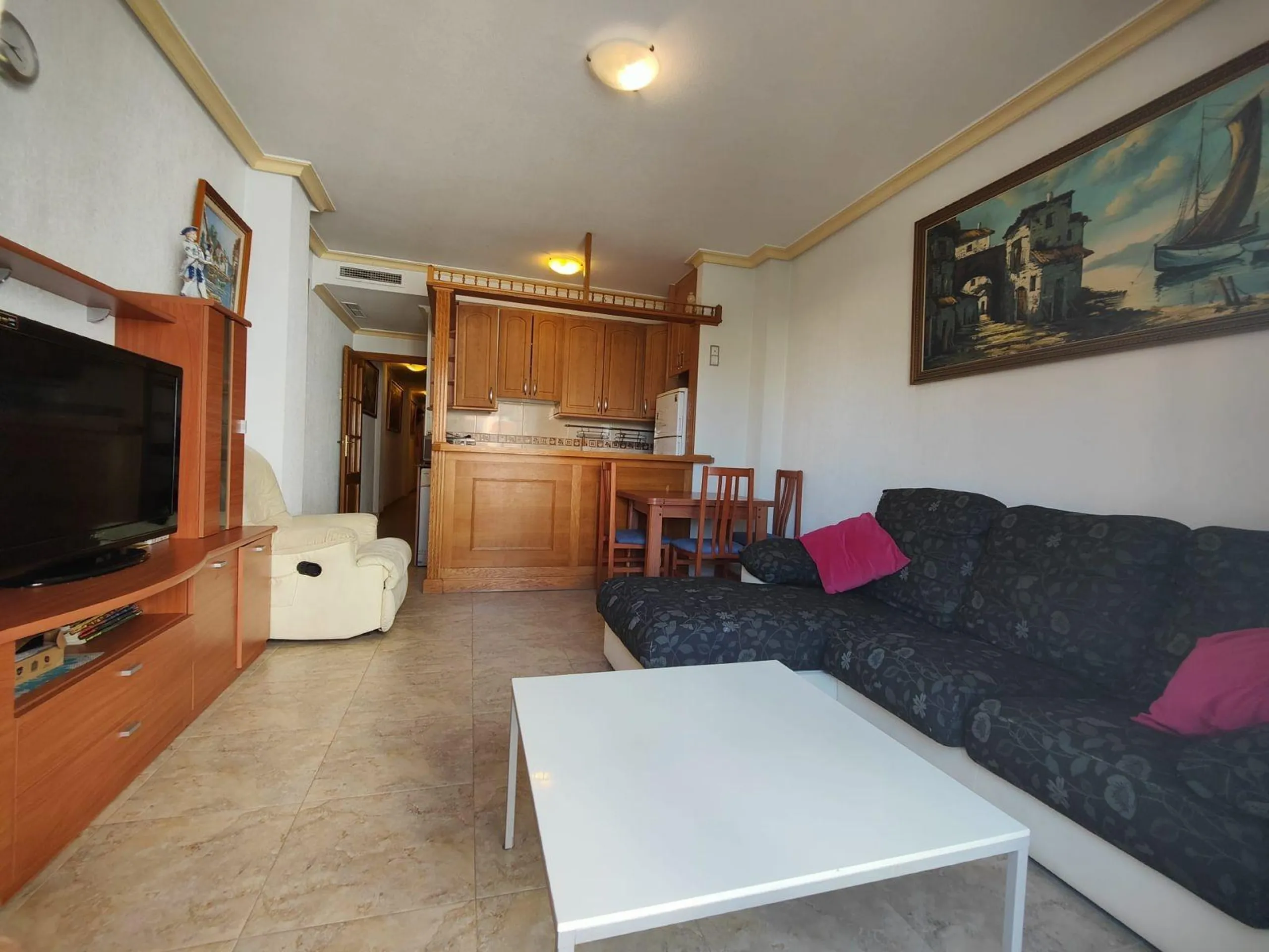 Apartamento Luminoso y Espacioso en La Mata, Torrevieja - ¡A solo 50 metros del Mar!
