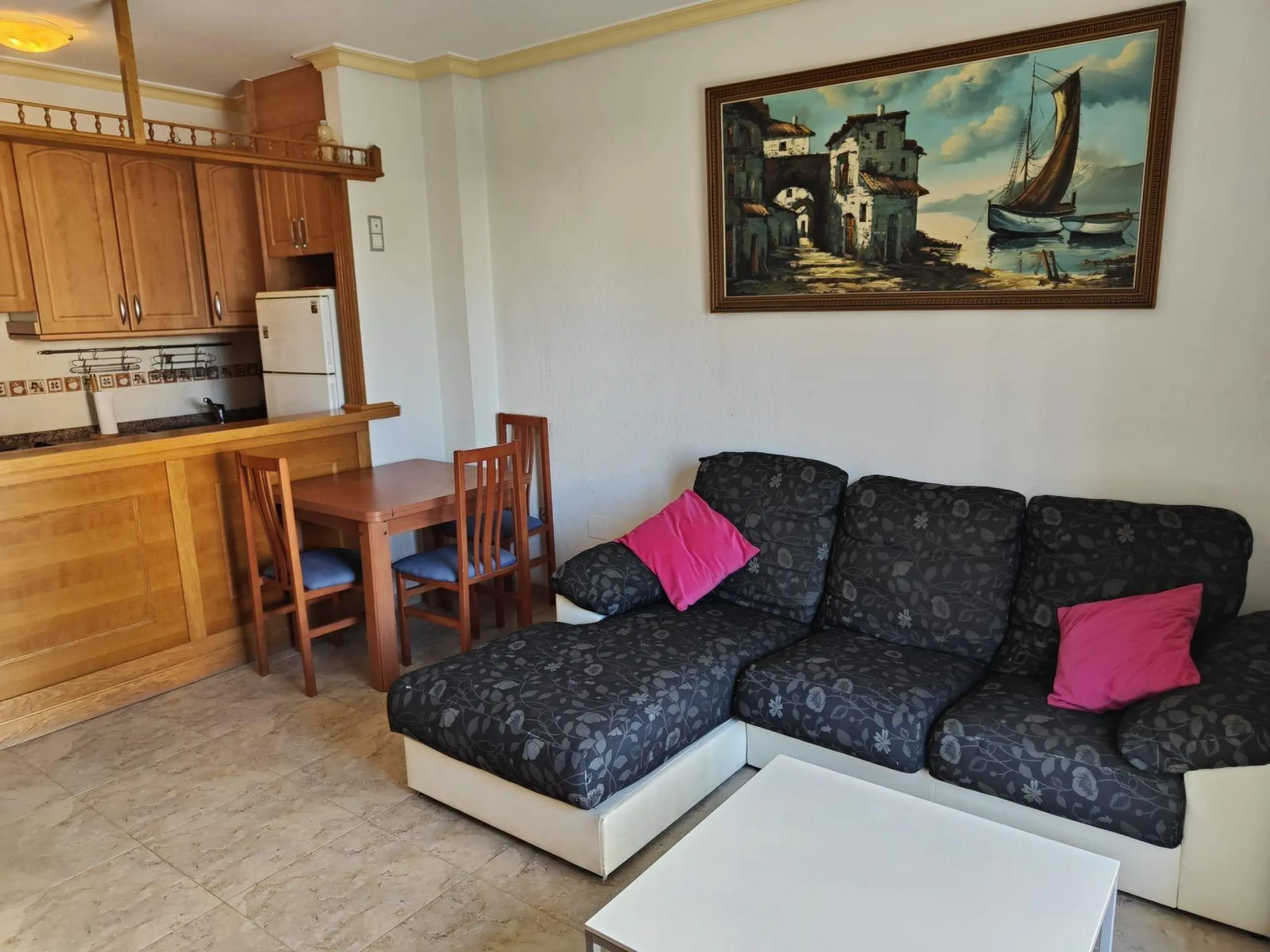 Apartamento Luminoso y Espacioso en La Mata, Torrevieja - ¡A solo 50 metros del Mar!