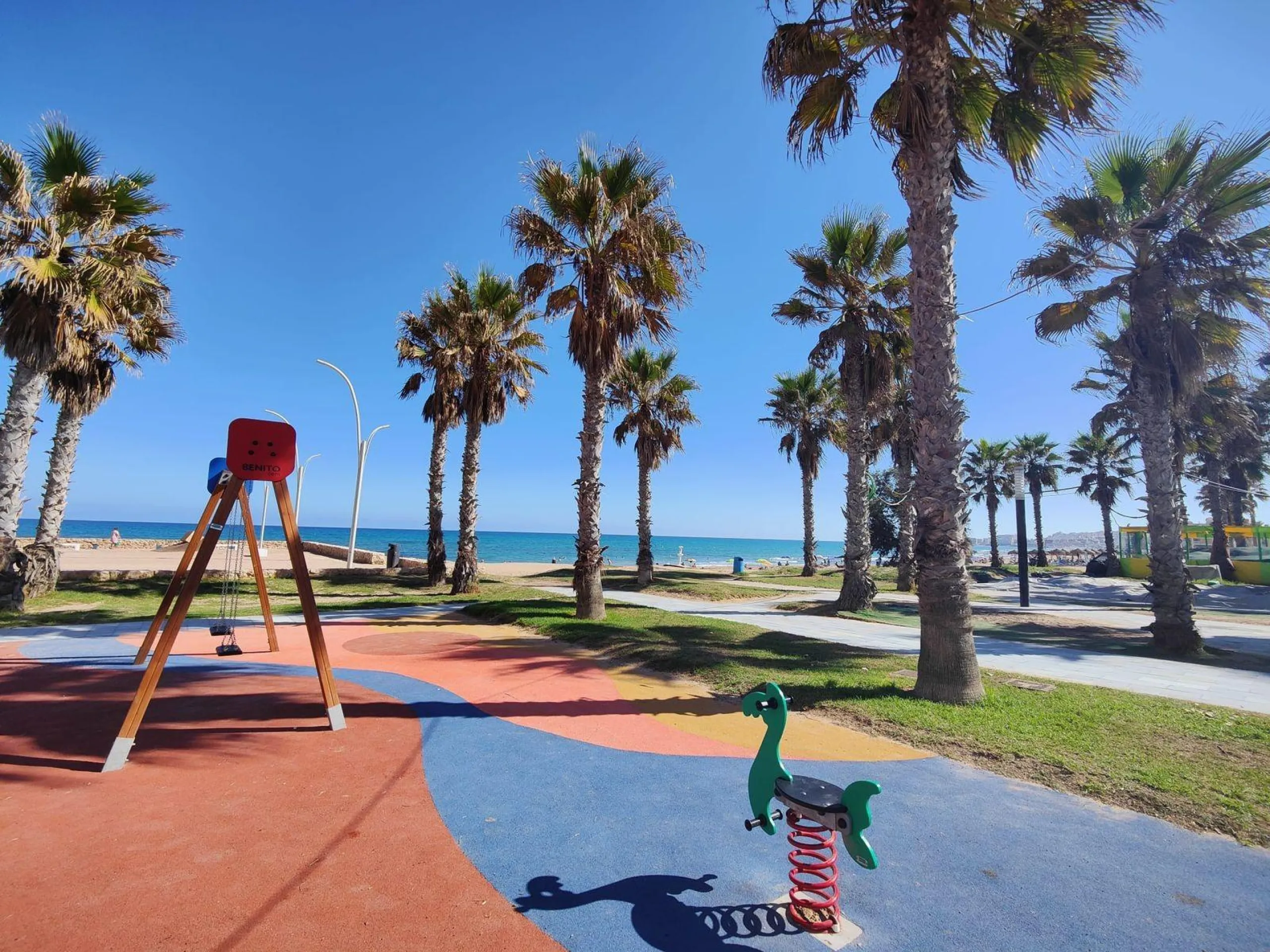 Apartamento Luminoso y Espacioso en La Mata, Torrevieja - ¡A solo 50 metros del Mar!
