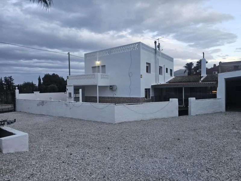 GRAN CHALET EN LOS CAMPOS DE GRANJA DE ROCAMORA, 10 HAB, 4 BAÑOS