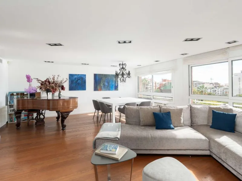 Ático dúplex con gran terraza y piscina privada en Sarria, Barcelona