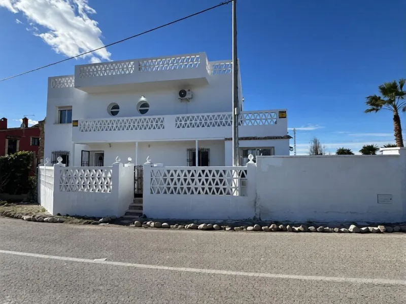 GRAN CHALET EN LOS CAMPOS DE GRANJA DE ROCAMORA, 10 HAB, 4 BAÑOS
