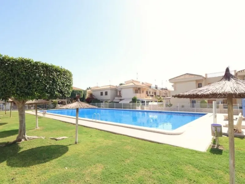 Flat 10 minutes from the sea in Playa Flamenca