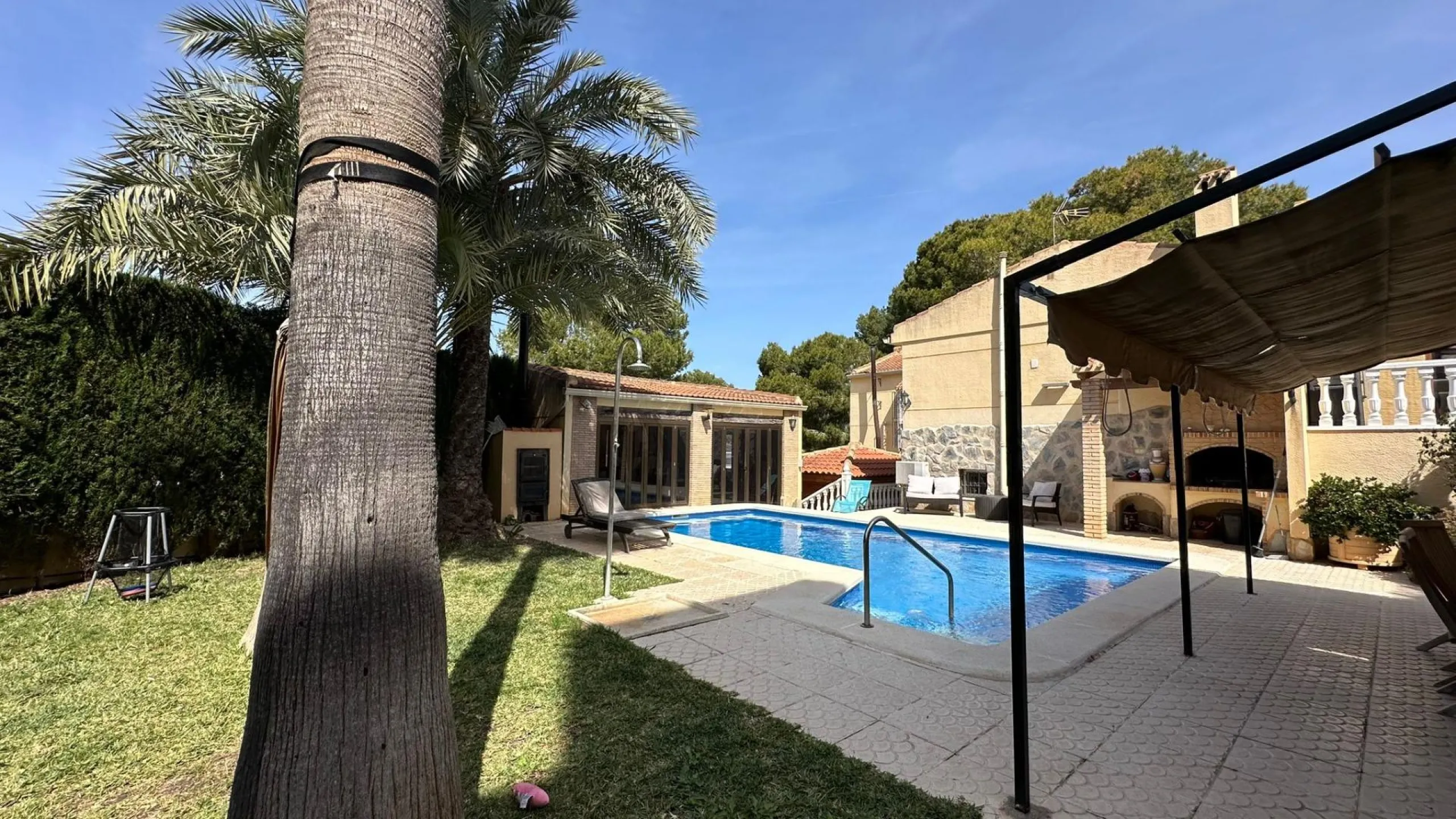 LUXURY DETACHED VILLA WITH PRIVATE POOL IN LOS BALCONES — LARGE PLOT & FULL PRIVACY
