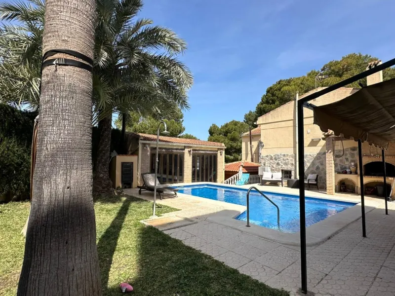 LUXURY DETACHED VILLA WITH PRIVATE POOL IN LOS BALCONES — LARGE PLOT & FULL PRIVACY