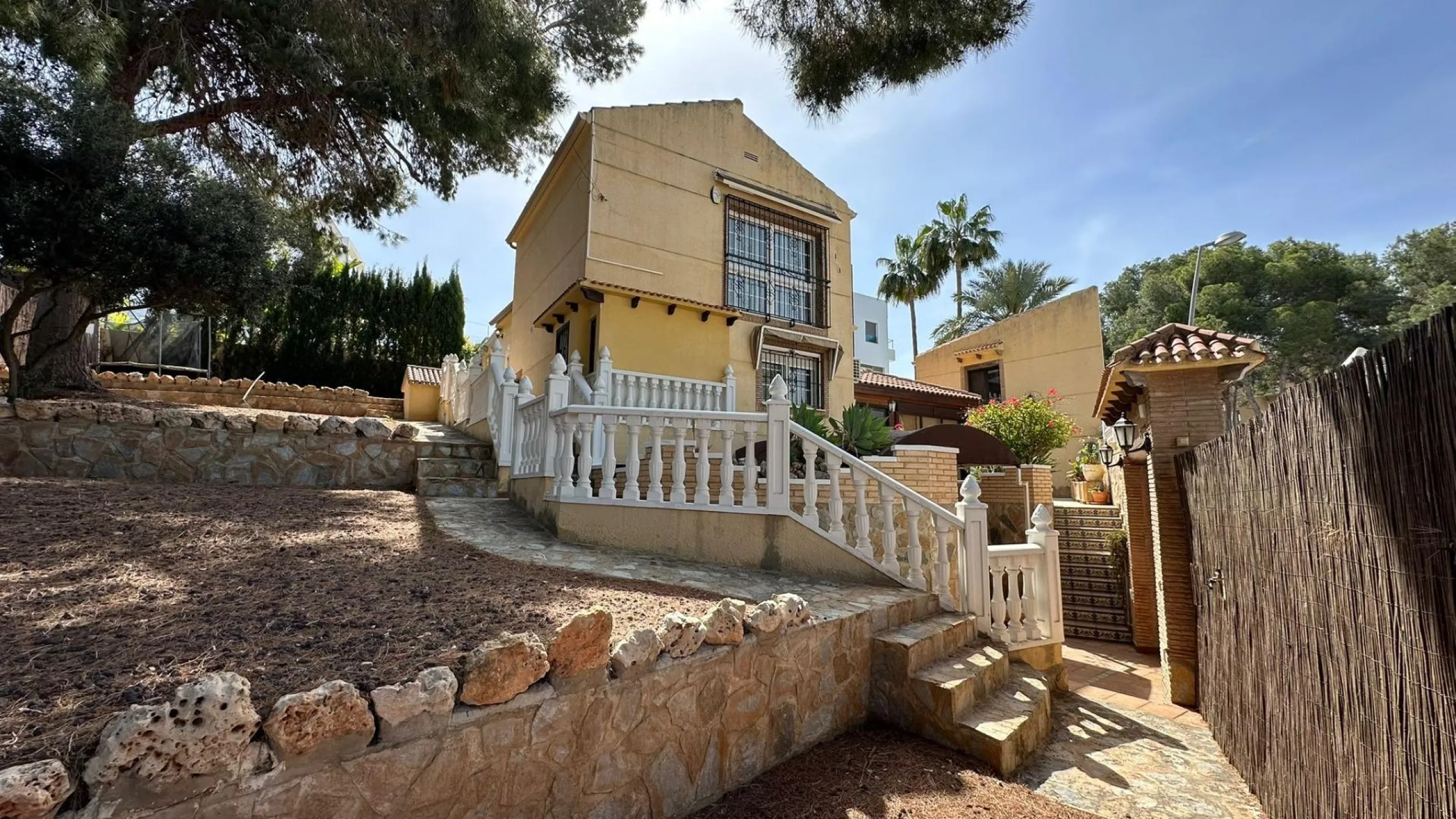 LUXURY DETACHED VILLA WITH PRIVATE POOL IN LOS BALCONES — LARGE PLOT & FULL PRIVACY