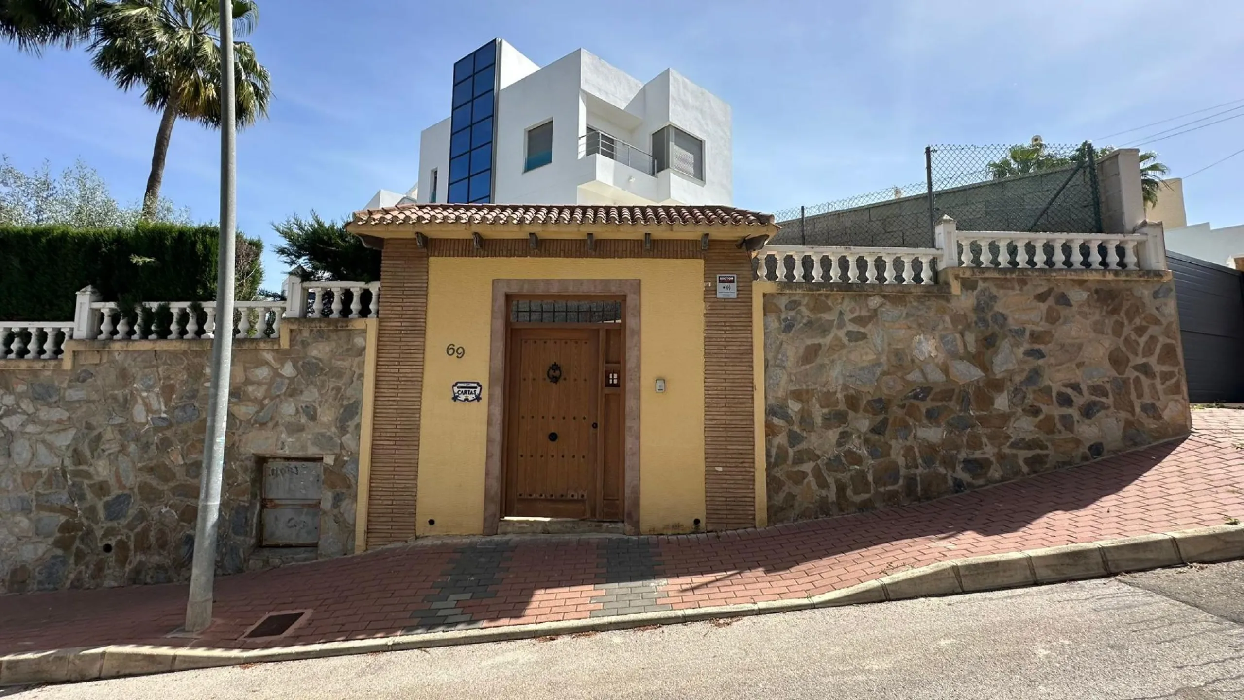 LUXURY DETACHED VILLA WITH PRIVATE POOL IN LOS BALCONES — LARGE PLOT & FULL PRIVACY