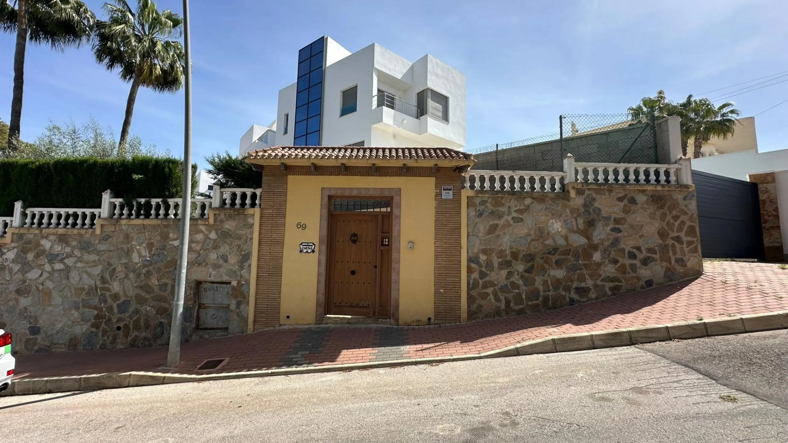 LUXURY DETACHED VILLA WITH PRIVATE POOL IN LOS BALCONES — LARGE PLOT & FULL PRIVACY