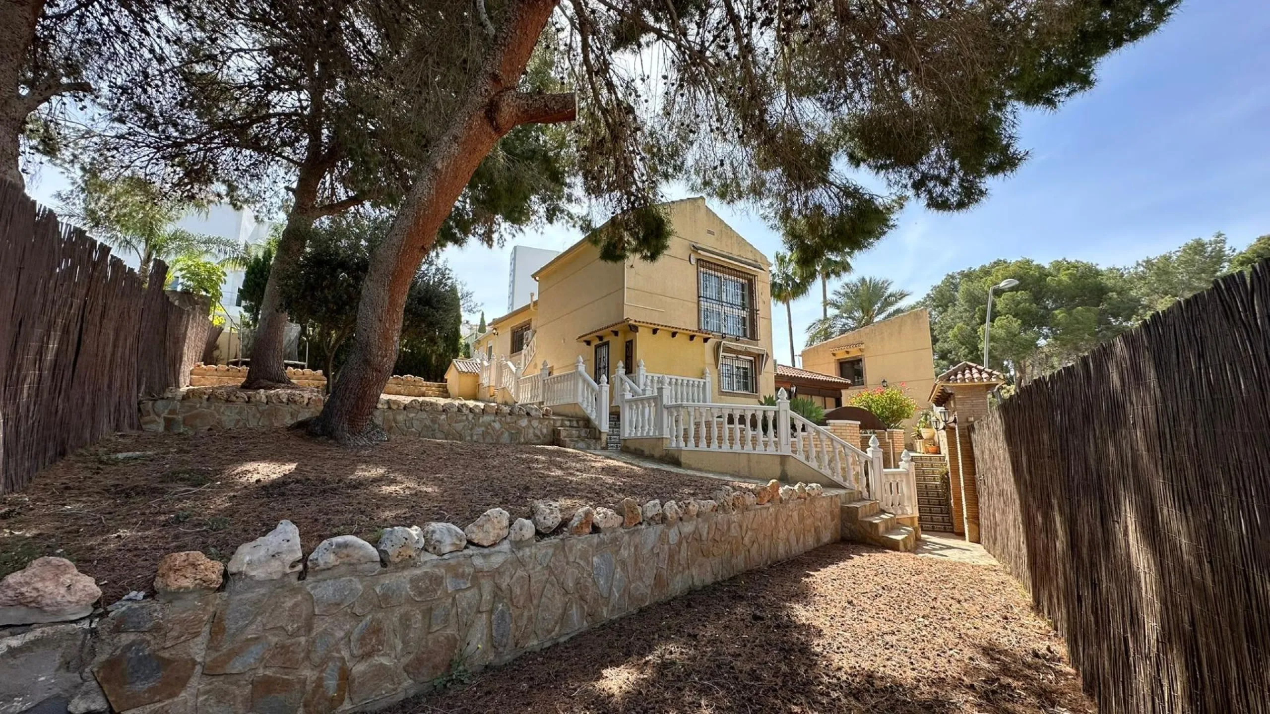 LUXURY DETACHED VILLA WITH PRIVATE POOL IN LOS BALCONES — LARGE PLOT & FULL PRIVACY