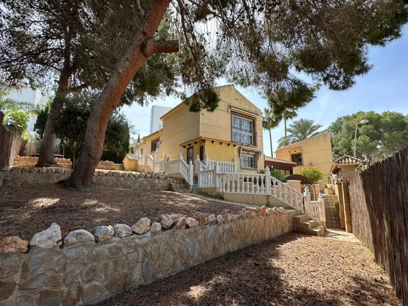 LUXURY DETACHED VILLA WITH PRIVATE POOL IN LOS BALCONES — LARGE PLOT & FULL PRIVACY