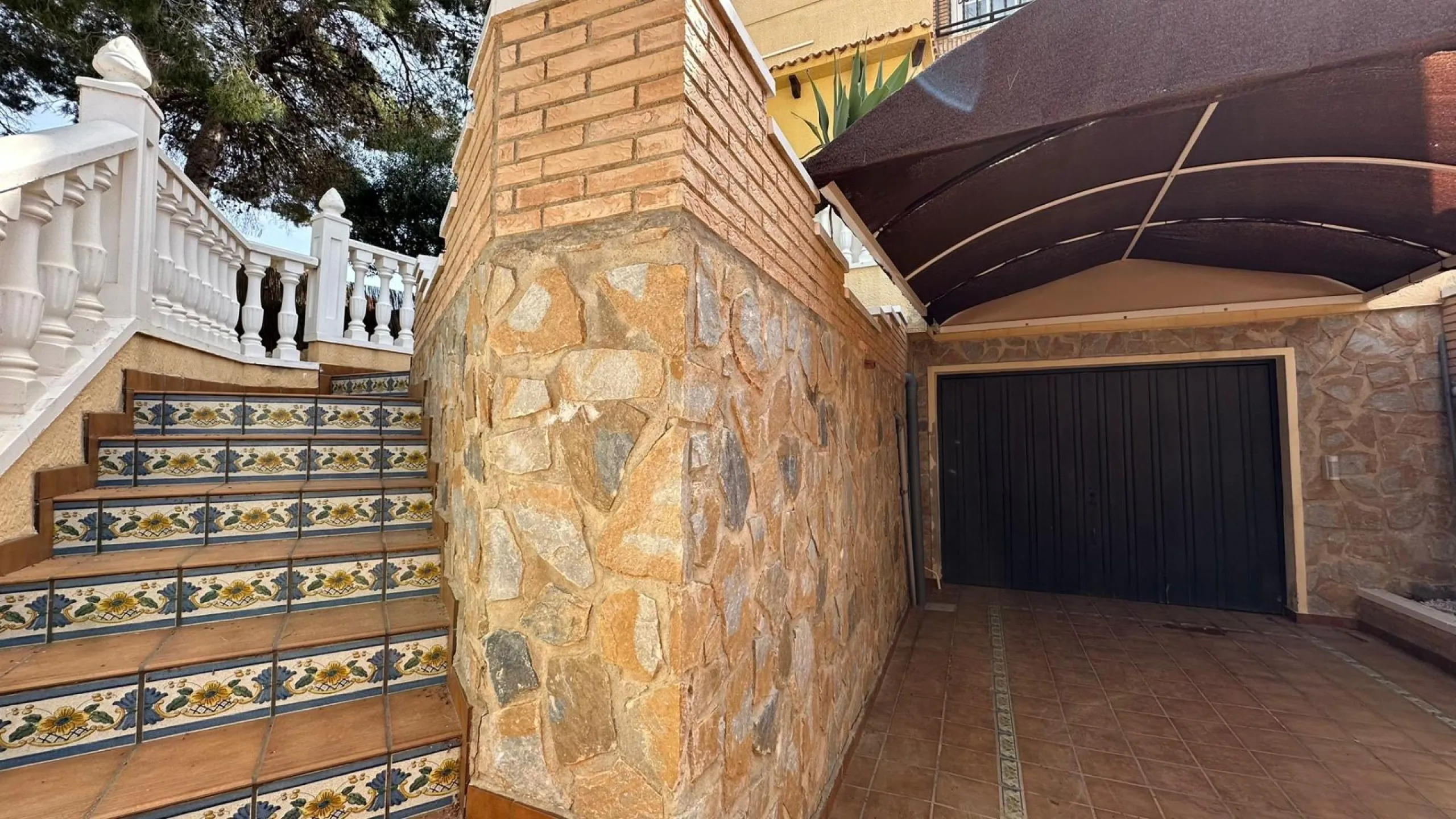LUXURY DETACHED VILLA WITH PRIVATE POOL IN LOS BALCONES — LARGE PLOT & FULL PRIVACY