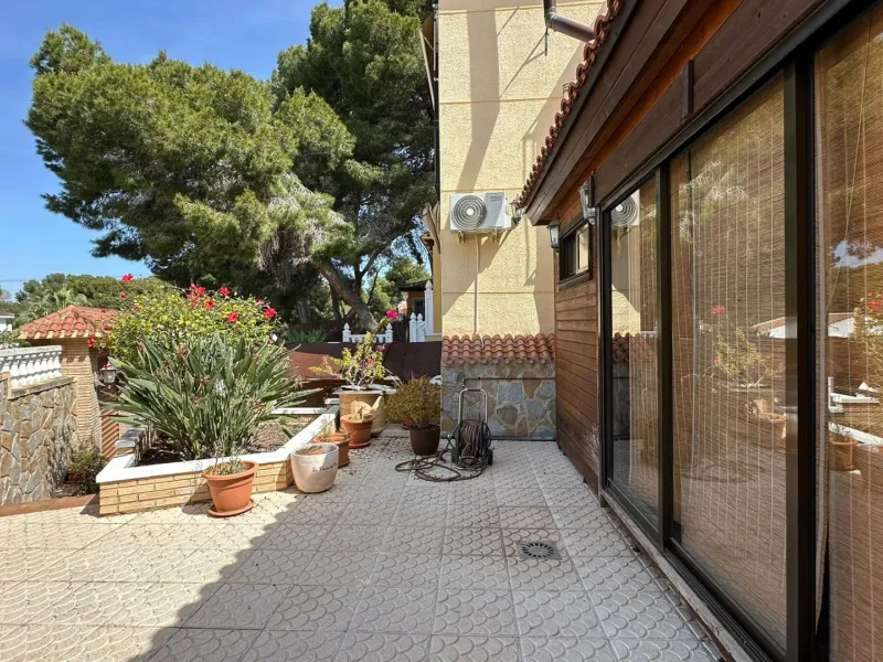 LUXURY DETACHED VILLA WITH PRIVATE POOL IN LOS BALCONES — LARGE PLOT & FULL PRIVACY