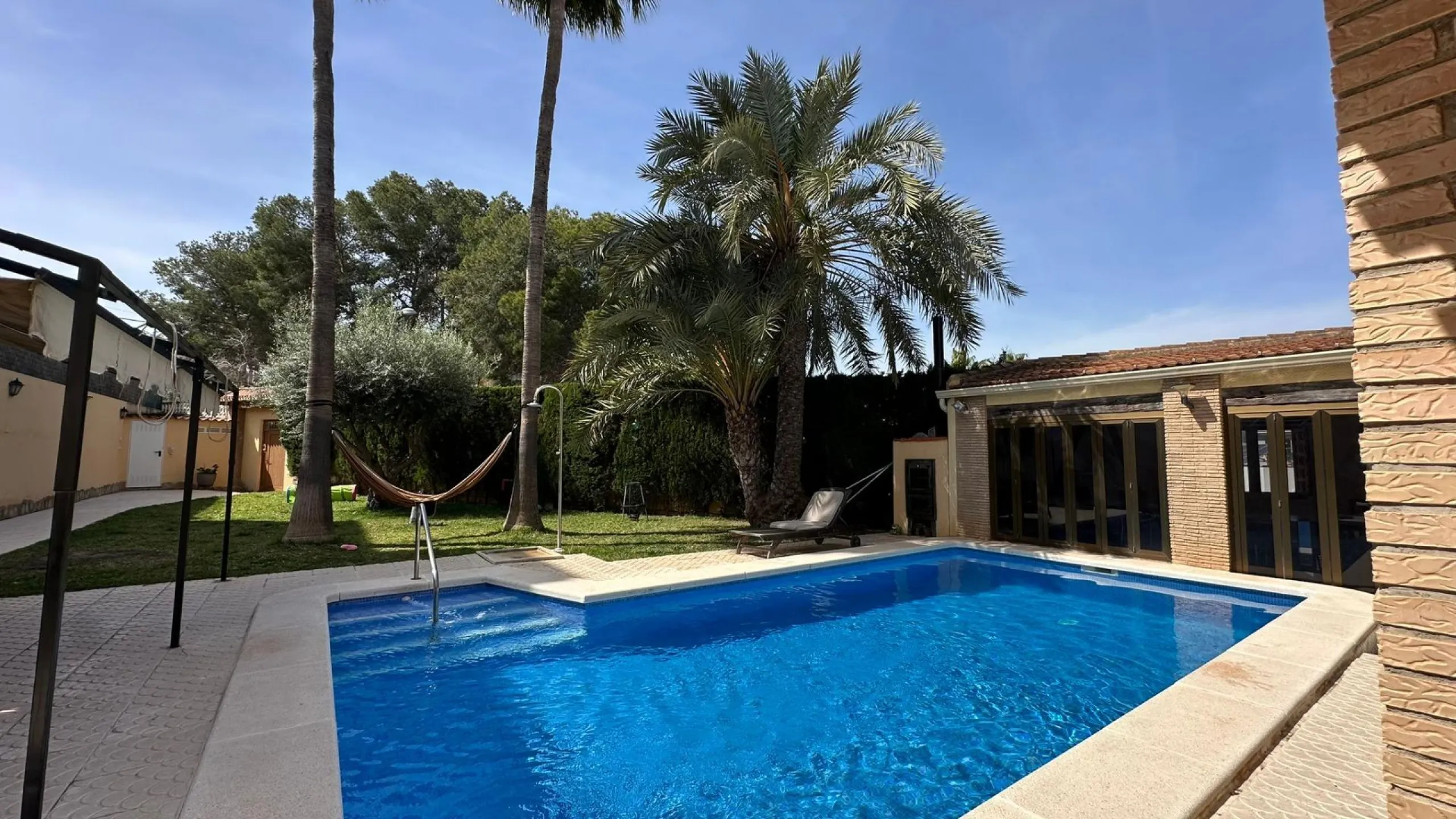LUXURY DETACHED VILLA WITH PRIVATE POOL IN LOS BALCONES — LARGE PLOT & FULL PRIVACY
