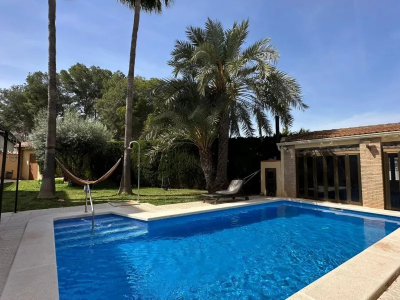 LUXURY DETACHED VILLA WITH PRIVATE POOL IN LOS BALCONES — LARGE PLOT & FULL PRIVACY