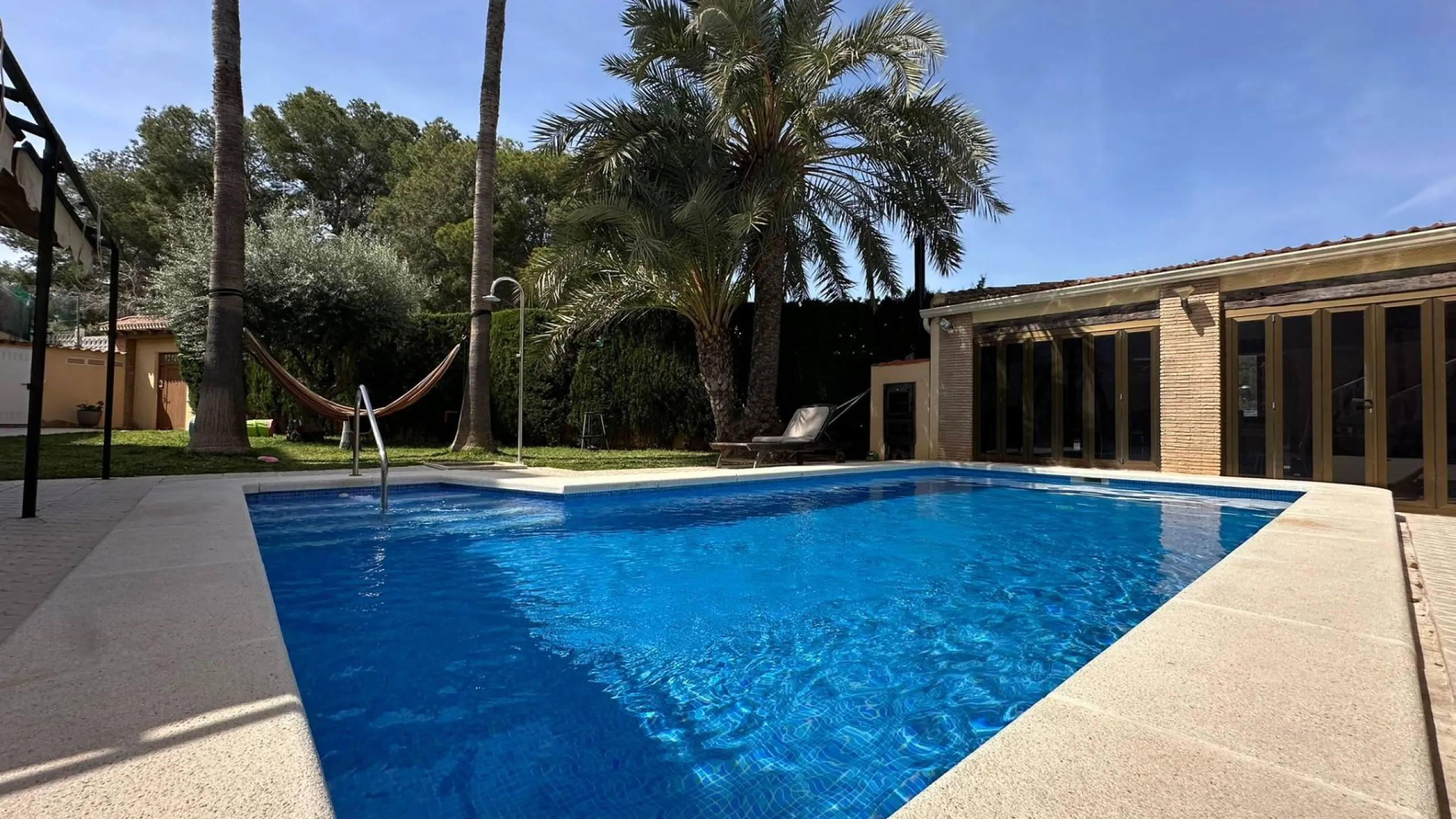 LUXURY DETACHED VILLA WITH PRIVATE POOL IN LOS BALCONES — LARGE PLOT & FULL PRIVACY