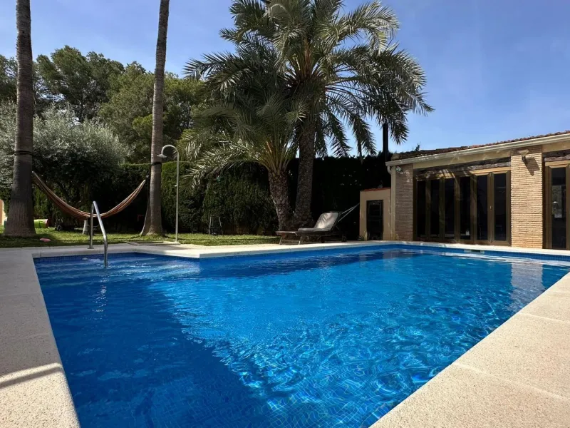 LUXURY DETACHED VILLA WITH PRIVATE POOL IN LOS BALCONES — LARGE PLOT & FULL PRIVACY