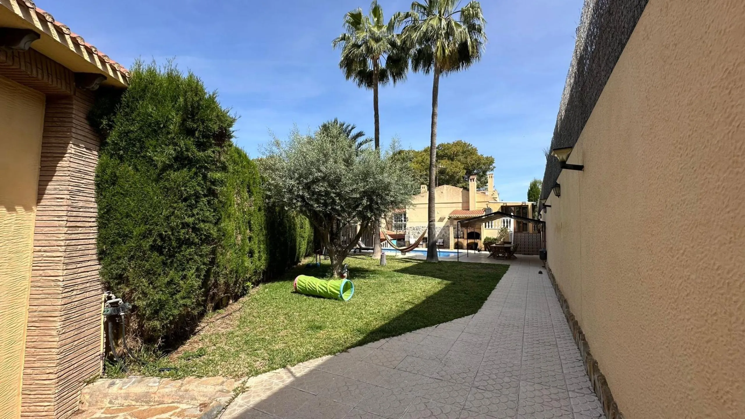 LUXURY DETACHED VILLA WITH PRIVATE POOL IN LOS BALCONES — LARGE PLOT & FULL PRIVACY