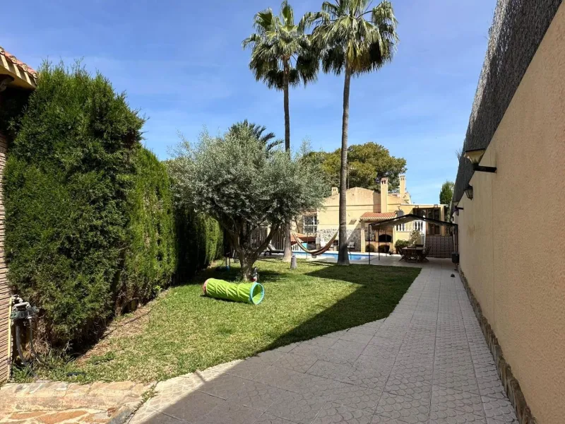 LUXURY DETACHED VILLA WITH PRIVATE POOL IN LOS BALCONES — LARGE PLOT & FULL PRIVACY