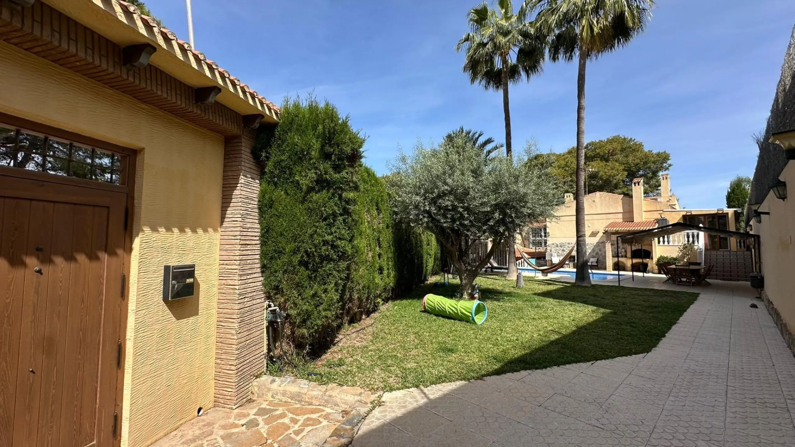 LUXURY DETACHED VILLA WITH PRIVATE POOL IN LOS BALCONES — LARGE PLOT & FULL PRIVACY