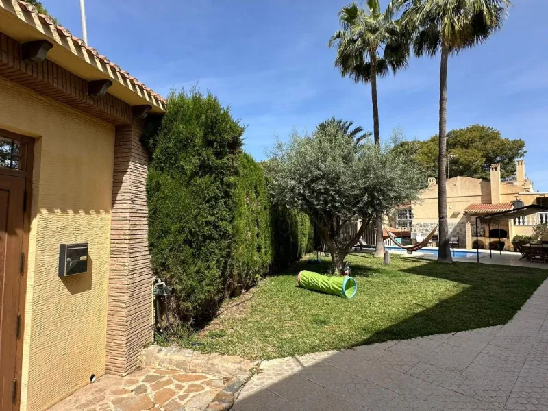 LUXURY DETACHED VILLA WITH PRIVATE POOL IN LOS BALCONES — LARGE PLOT & FULL PRIVACY