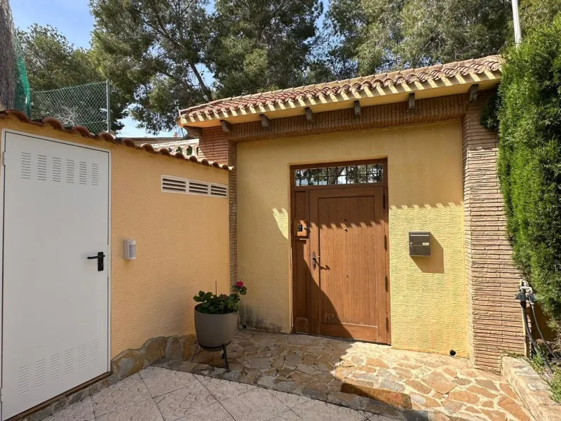 LUXURY DETACHED VILLA WITH PRIVATE POOL IN LOS BALCONES — LARGE PLOT & FULL PRIVACY