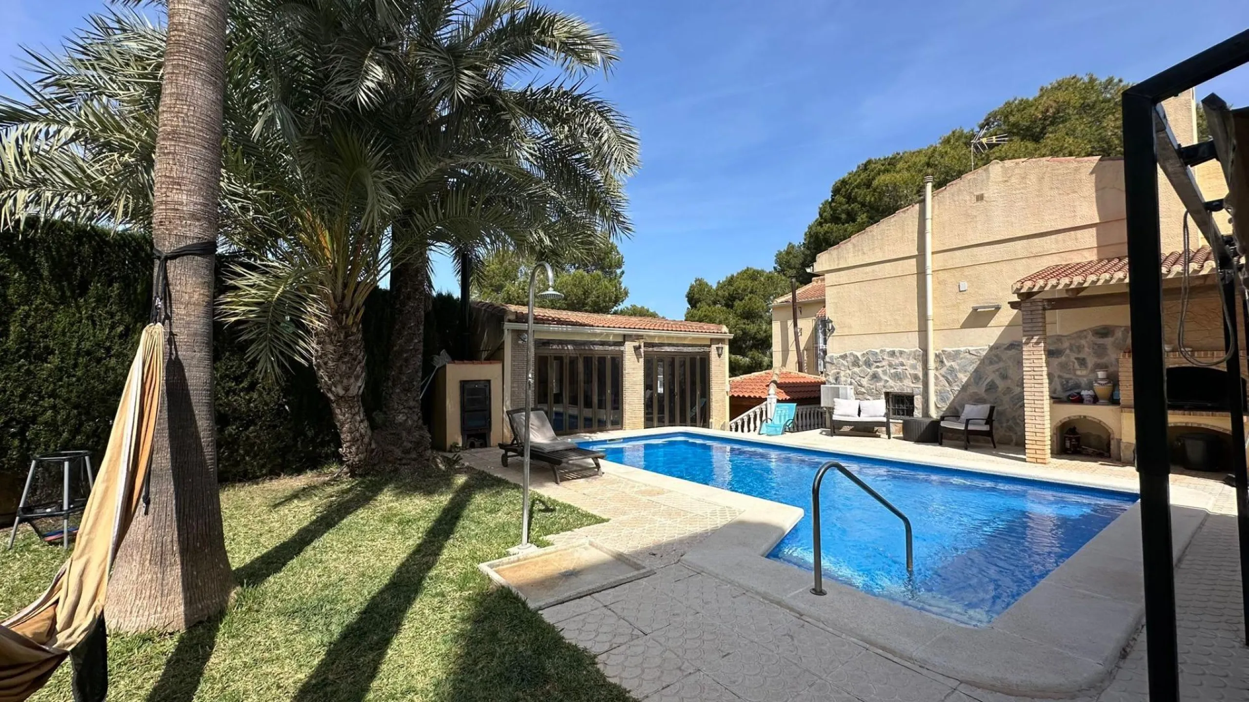 LUXURY DETACHED VILLA WITH PRIVATE POOL IN LOS BALCONES — LARGE PLOT & FULL PRIVACY