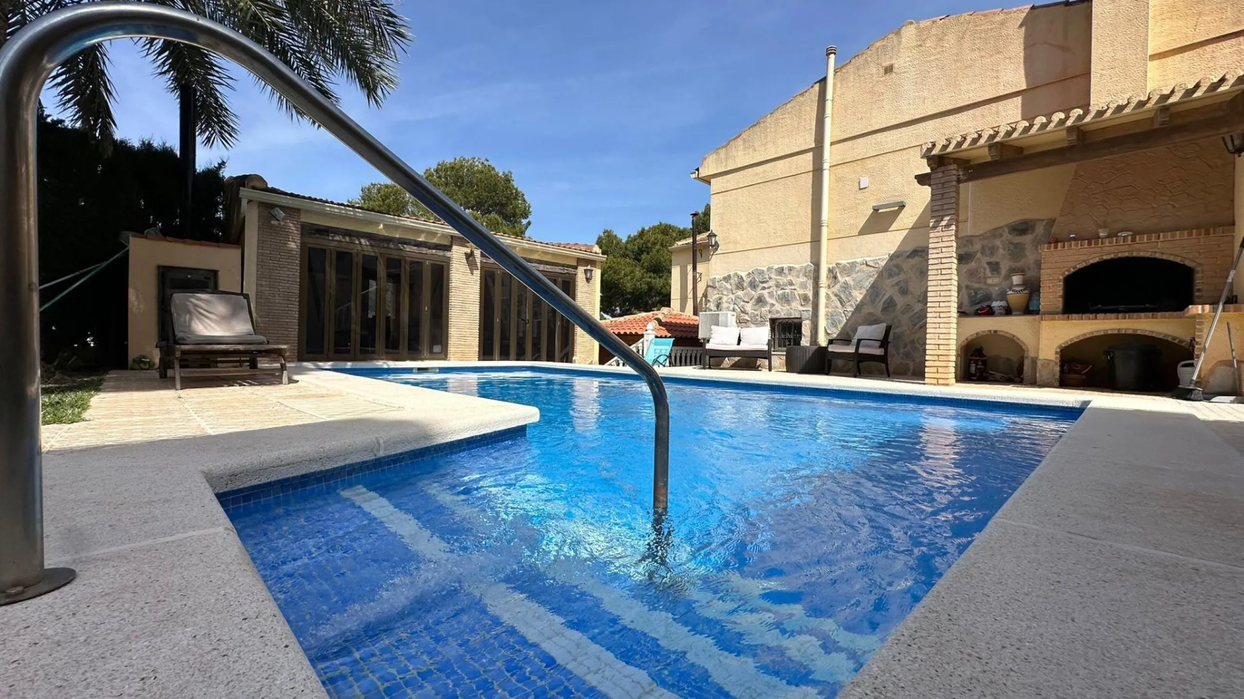 LUXURY DETACHED VILLA WITH PRIVATE POOL IN LOS BALCONES — LARGE PLOT & FULL PRIVACY