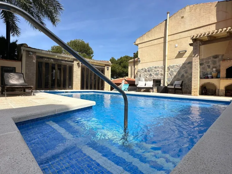 LUXURY DETACHED VILLA WITH PRIVATE POOL IN LOS BALCONES — LARGE PLOT & FULL PRIVACY