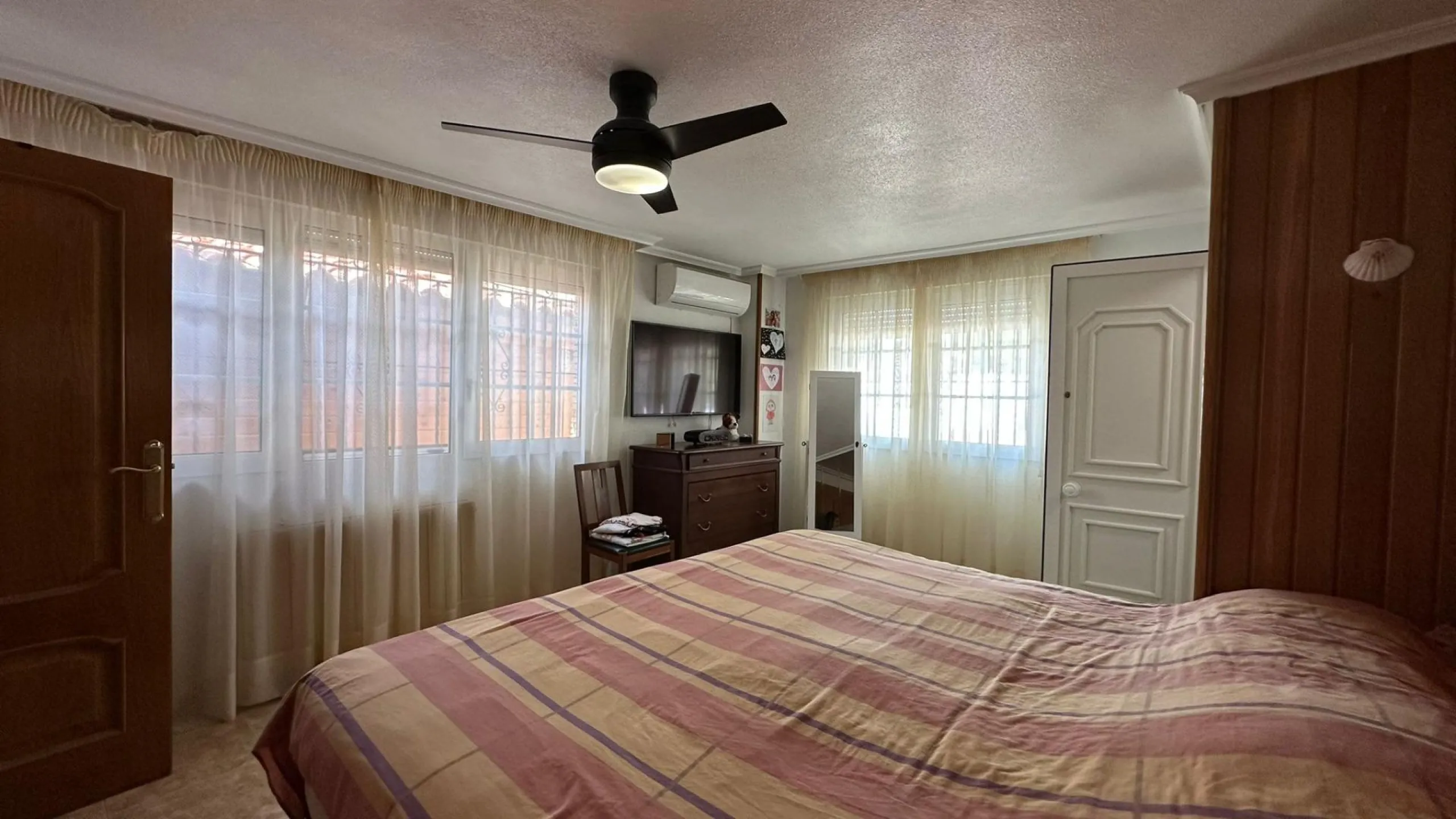 LUXURY DETACHED VILLA WITH PRIVATE POOL IN LOS BALCONES — LARGE PLOT & FULL PRIVACY