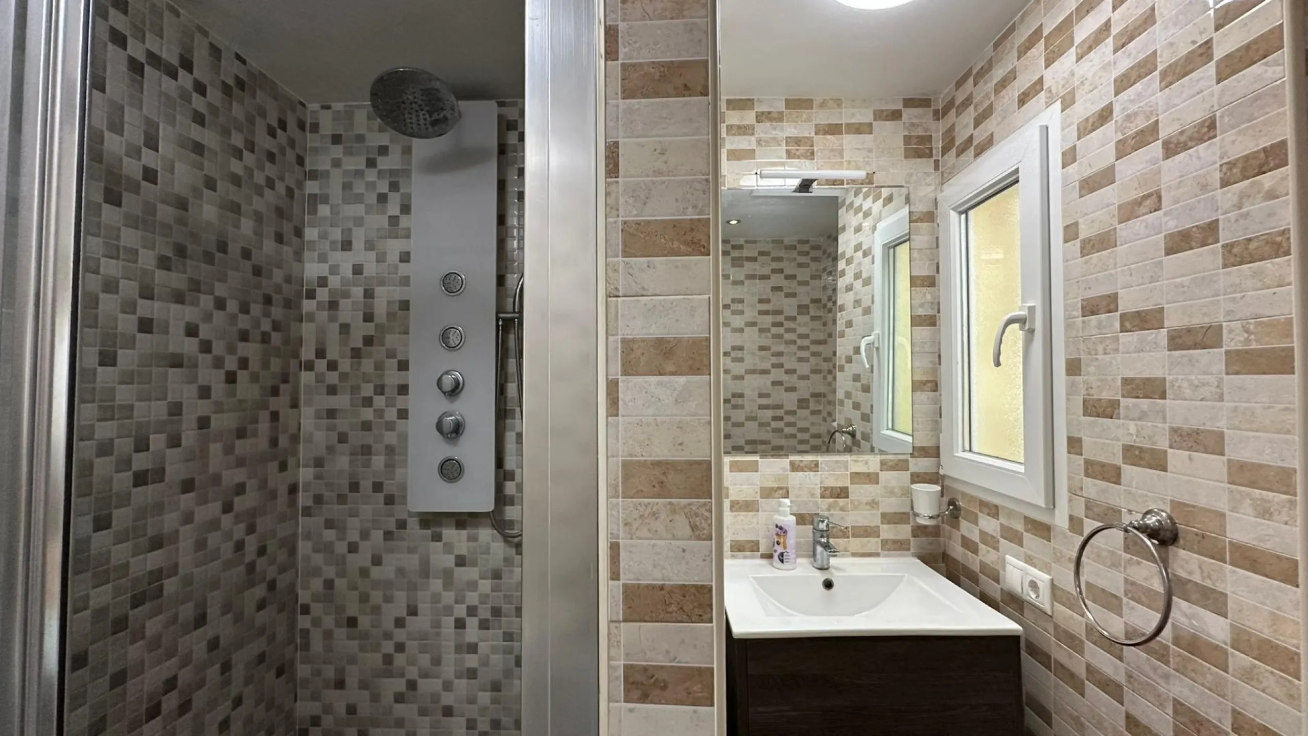 LUXURY DETACHED VILLA WITH PRIVATE POOL IN LOS BALCONES — LARGE PLOT & FULL PRIVACY