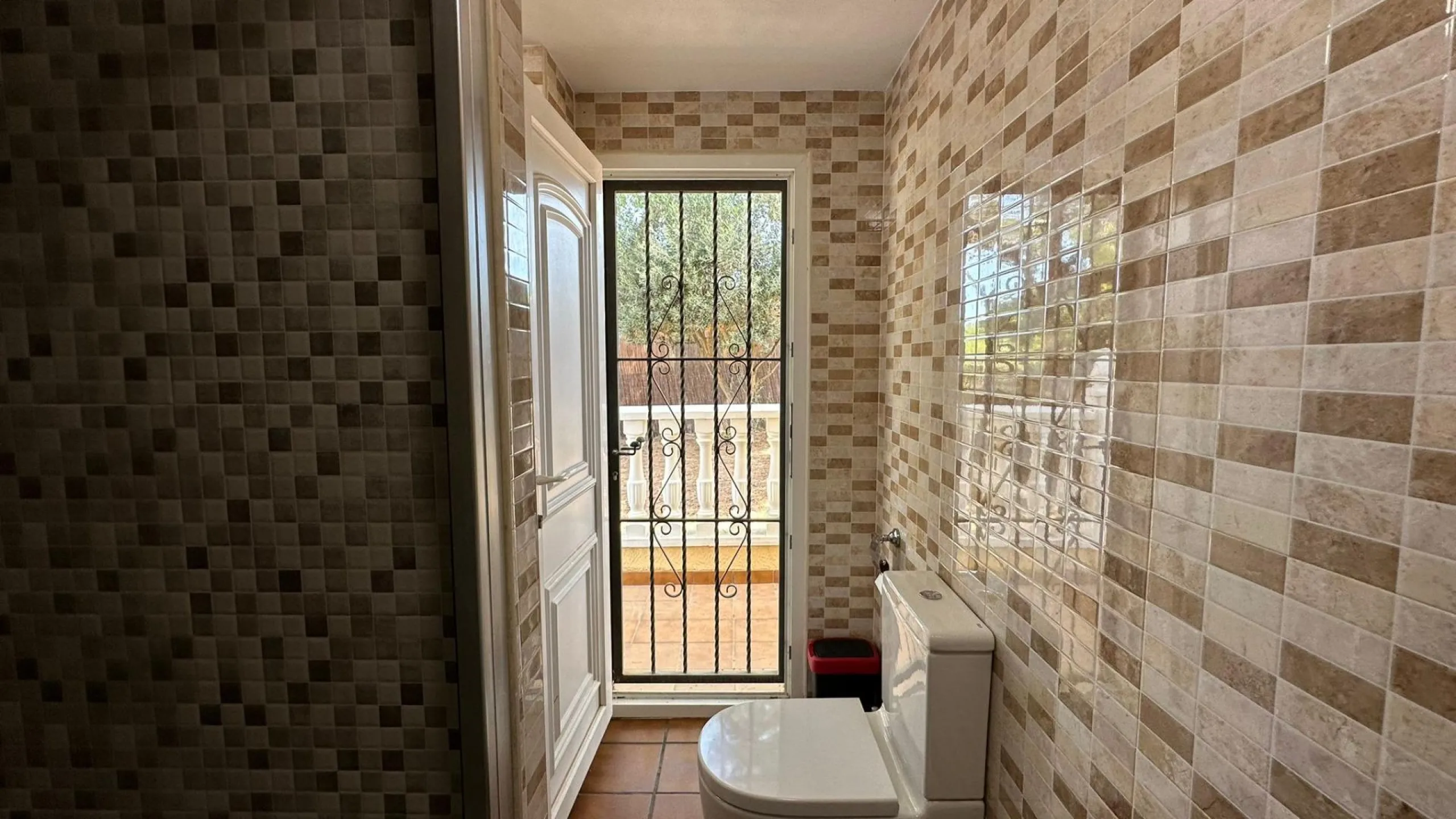 LUXURY DETACHED VILLA WITH PRIVATE POOL IN LOS BALCONES — LARGE PLOT & FULL PRIVACY