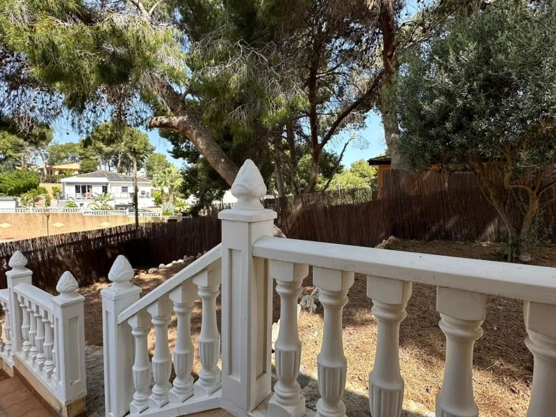LUXURY DETACHED VILLA WITH PRIVATE POOL IN LOS BALCONES — LARGE PLOT & FULL PRIVACY