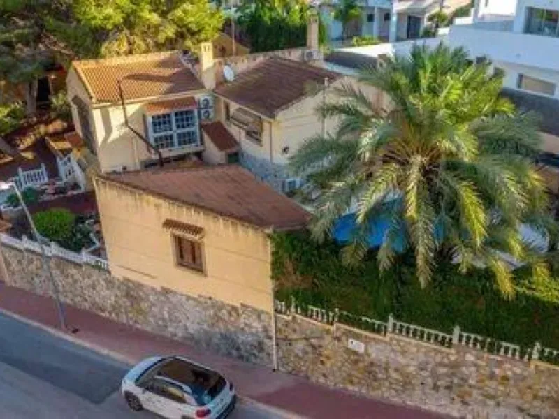 LUXURY DETACHED VILLA WITH PRIVATE POOL IN LOS BALCONES — LARGE PLOT & FULL PRIVACY